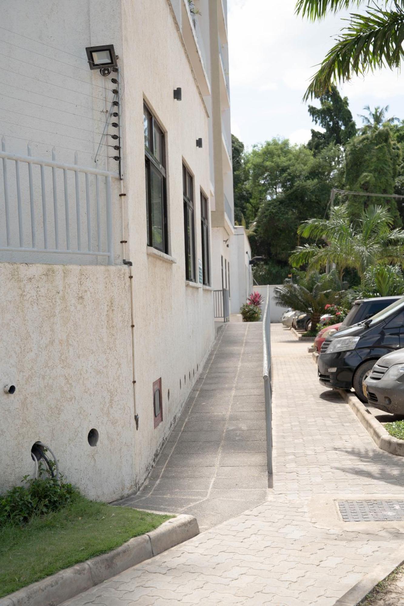 Flo'S Eco Residence Dar es Salaam Exterior photo